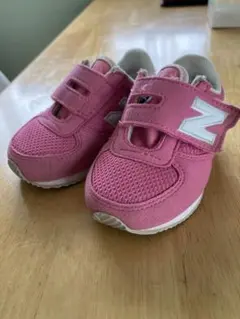 ニューバランス　スニーカー　ベビー　女の子　ピンク　12センチ　キッズ