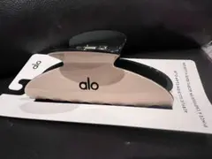 alo yoga ヘアクリップ ツートン - メルカリ