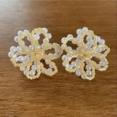 ハンドメイドピアス　ビーズ　花