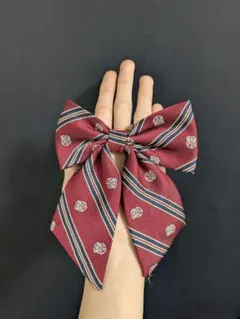 リボン 赤色と紺色ストライプ