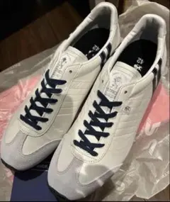 週末限定価格　新品　未使用　パトリック　スニーカー　アイリス　P.WHT 42