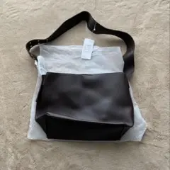 ブラウン ショルダーバッグ フリーサイズ　通勤　お出かけ　レディース