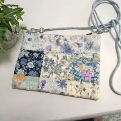 パッチワークのミニショルダーバッグ　バッグインバッグ　サコッシュ　２ウェイ