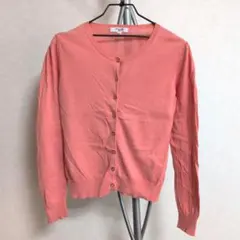 NATURAL BEAUTY BASIC サーモンピンク カーディガン 花ボタン