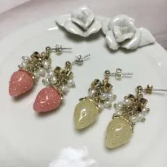 【ハンドメイド】★イチゴ　苺モチーフ淡水パールピアス