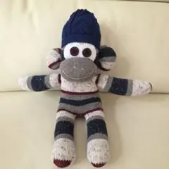 ストライプ柄の猿のぬいぐるみ