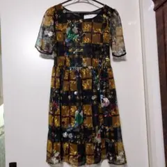 トッコクローゼットフラワーのひざ丈ワンピース