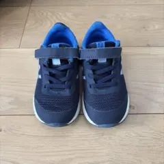 ニューバランス　スニーカー