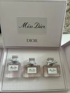 Miss Dior ミニ香水 4種セット アクリルケース付き - メルカリ