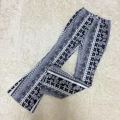 【新品】　SHEIN　アラベスク柄フレアレッグパンツ　フレアパンツ　エスニックのサムネイル