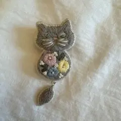チ*ロ様 ハンドメイドミニ刺繍フレーム　雨の日の紫陽花と猫 ハンドメイドミニ刺繍フレーム 雨の日の紫陽花と猫 - メルカリ