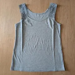 ユニクロ　タンクトップ　グレー