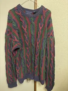 多色ケーブル編みクルーネックニット