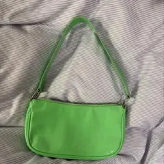 H&M グリーン エナメル ショルダーバッグのサムネイル