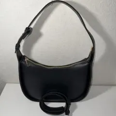 moment+ モーメントプラス ハーフムーンバッグ ブラックのサムネイル