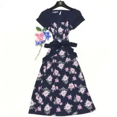 未使用級　ローラアシュレイ　ロングワンピース　花柄　伸縮柔らか生地✨　濃紺