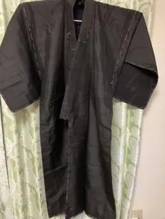 黒いストライプの喪服のサムネイル