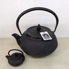 南部鉄器 鉄瓶 霰文様 小さな鉄瓶付きのサムネイル