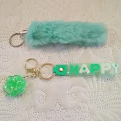 キラキラ肉球オイルキーホルダー　ファーキーホルダー　グリーン　匿名配送