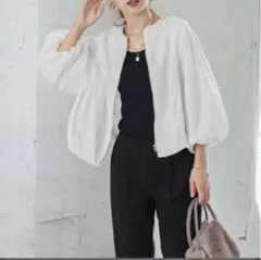 【新品未使用品】AMELY ペプラム ギャザー ブルゾン ショート 丈 ホワイト