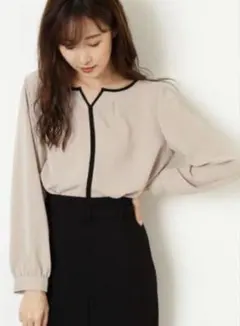 ナチュラルビューティーベーシック　バイカラーブラウス