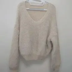 ✨ ふんわり モヘアタッチ Vネック ニット ✨ アイボリー