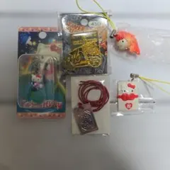 ハローキティ ストラップとピンバッジセット