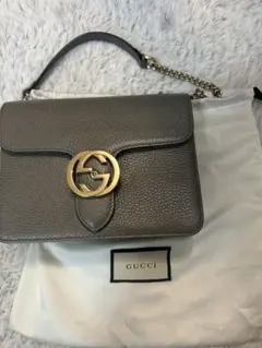 Gucci ショルダーバッグ グレー GCロゴ - メルカリ