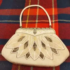 フランス製　ビンテージ　ビーズ装飾のクリーム色バッグ