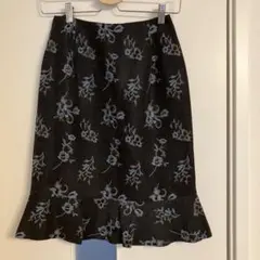 KEITH 花柄フレア裾スカート 膝丈 黒