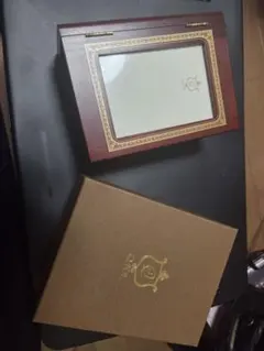 木製アクセサリーケース ガラス窓付き　オルゴール付き　Q-pot