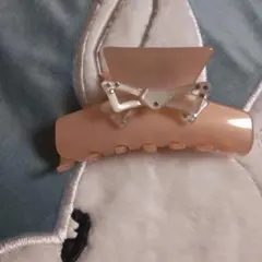 リボン付きピンクヘアクリップ