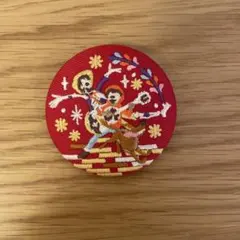 ディズニー　刺繍缶バッジつきビスケット