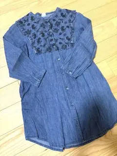 la poche biscuit 花柄刺繍 デニムワンピース 130cm