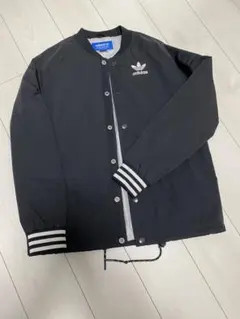 アディダス 刺しゅう入り ナイロン スタジャン ジャケット