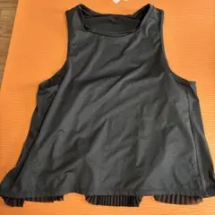 Sukala ブラックタンクトップ