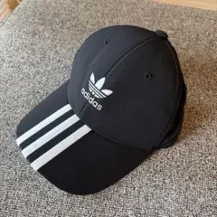 【新品タグ無】adidas ベースボールキャップ 黒 ストライプ