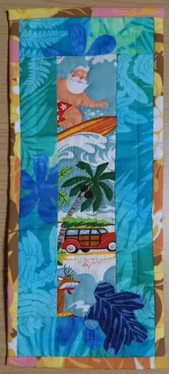 ハワイアンキルトタペストリー☆サーファーサンタ