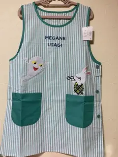 せなけいこ　めがねうさぎ　緑　絵本　エプロン　Ｍ〜Ｌ　新品未着用タグ付き　保育士のサムネイル