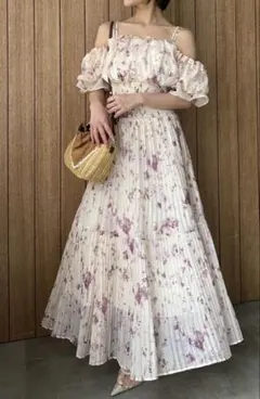 エステラケー　Floral Print Pleated Maxi Dress エステラケー Floral Print Pleated Maxi Dress - メルカリ