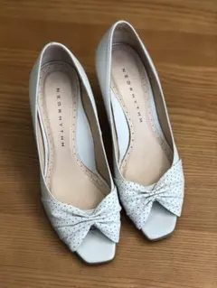 ネオリズム　パンプス　23センチ　白
