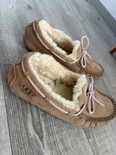 UGG モカシン スリッポン ベージュ