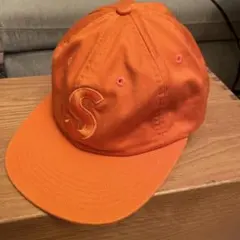 supream オレンジキャップ