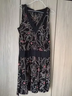 ブラック花柄ノースリーブワンピース　パーティードレス