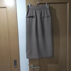 ベージュ タイトスカートのサムネイル