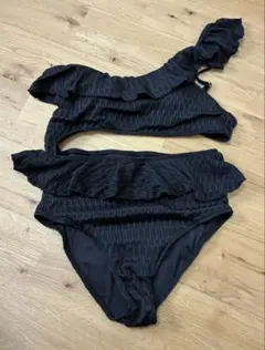 フリル付きワンショルダービキニ ブラック