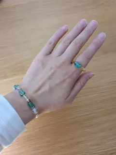 チューリップモチーフ　ビーズアクセサリー　ブレスレット＆リングのセット