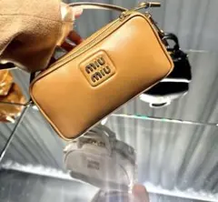 miumiu 人気所品ストラップつき ポーチ ＆バッグのサムネイル
