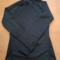 黒の長袖タートルネックアンダーシャツ　140cm