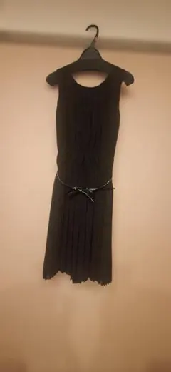 【新品未使用】Any FAM 黒のノースリーブプリーツワンピース
